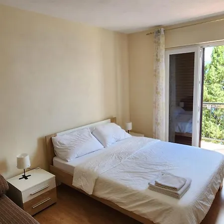 アパート Villa Trpanj トゥルパニ