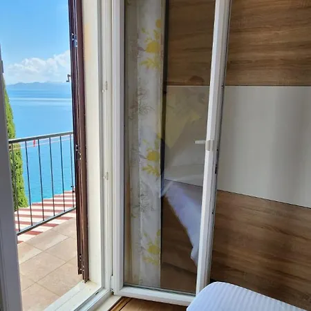 Villa Trpanj アパート